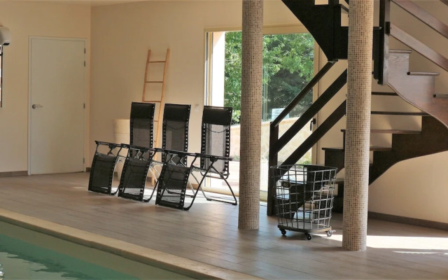 Maison avec piscine intérieure