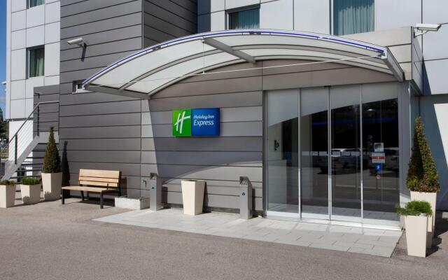 Отель Holiday Inn Express Geneva Airport Швейцария, Мерен - отзывы, цены и фото номеров - забронировать отель Holiday Inn Express Geneva Airport онлайн вид на фасад