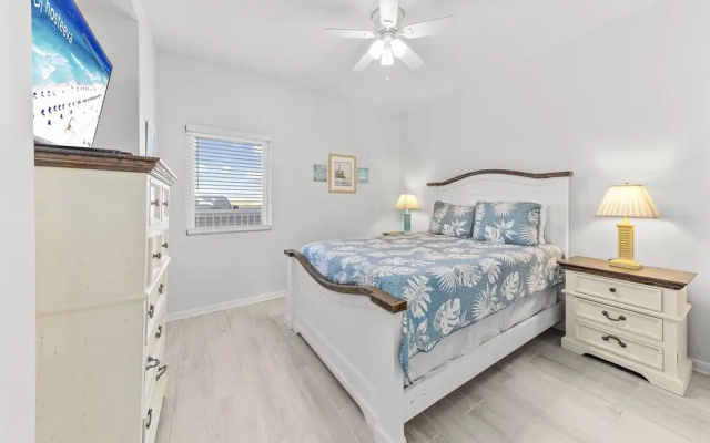 Lighthouse Condos by Hosteeva