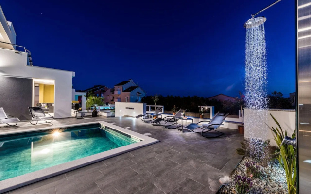 Villa Magnifica Penthouse with Jacuzzi