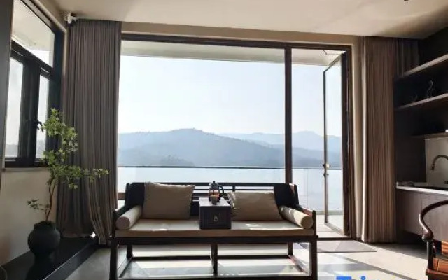 Mulan Lake View Villa: See Mountains & Gaze at Sea