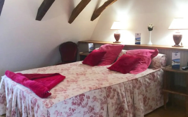 Lavish Villa on an Exclusive Estate in Liorac-sur-louyre With Pool