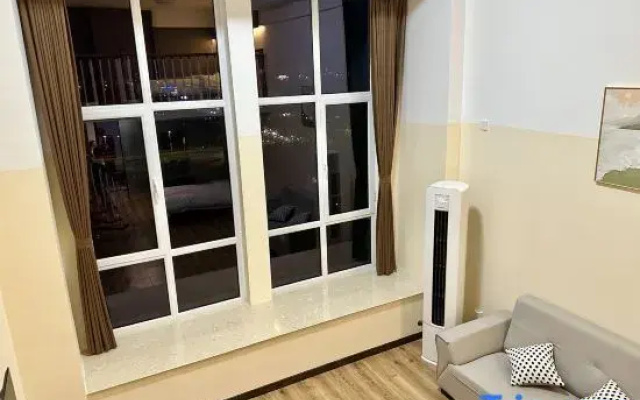 Kaishang LOFT · Duplex Audio-Visual Homestay (Yantai Zhifu Station)