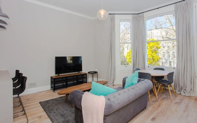 Modern & Spacious 1 Bedroom Apartment in London