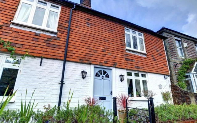 Stunning Holiday Home in Robertsbridge with Private Garden