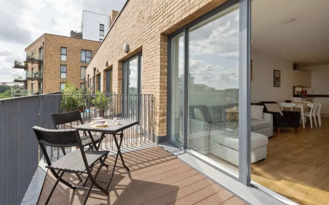 Modern 1bed W/balcony in Bromley, 7mins to Tube