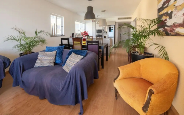 Charming Paint House Apartment in Pestana