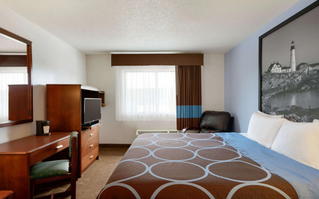 Super 8 by Wyndham Portland ME