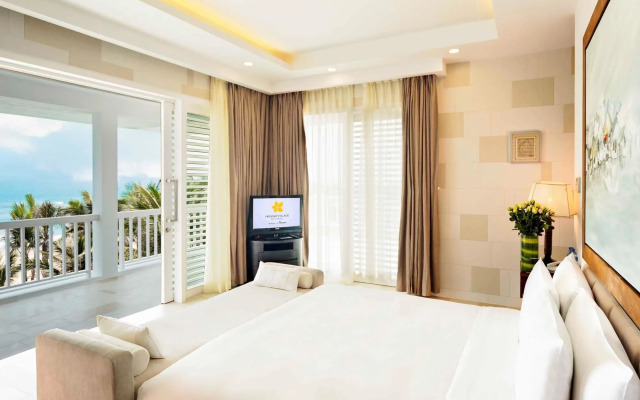 Aura Sun Premier Villa Da Nang