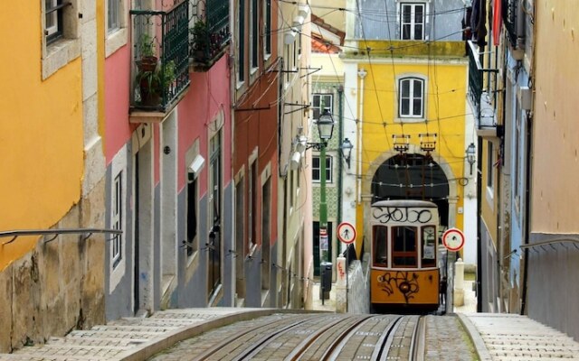 Отель Bairro Alto Centre of Lisbon Португалия, Лиссабон - отзывы, цены и фото номеров - забронировать отель Bairro Alto Centre of Lisbon онлайн вид на фасад