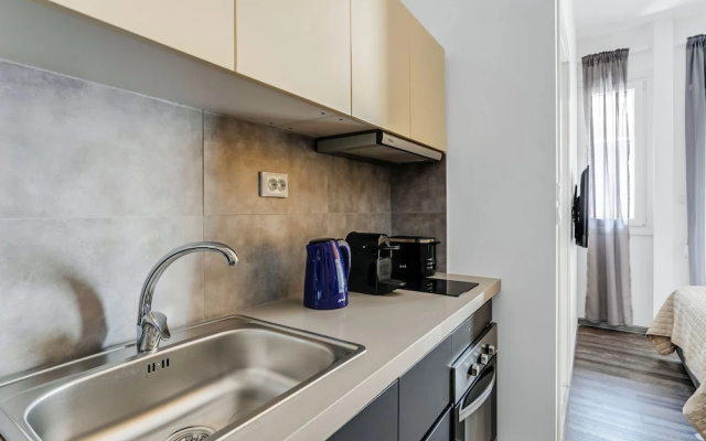 Sanders Center - Nice Studio Apt With Balcony
