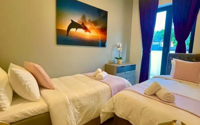 One Lux Stay Near Antwerp Central - 3 Bedroom 1.5 Bathroom