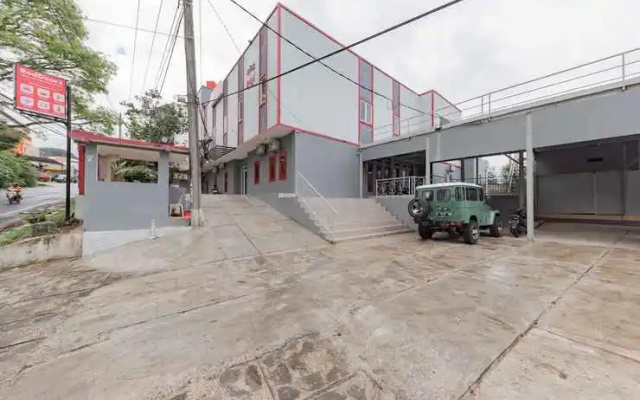 RedDoorz Syariah Plus Near Tugu Bubur Ayam Cianjur
