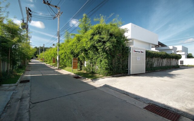 Отель Seastone Private Pool Villas парковка