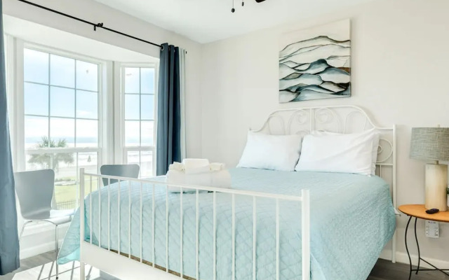 Seaside and Breezy Condo at the Victorian