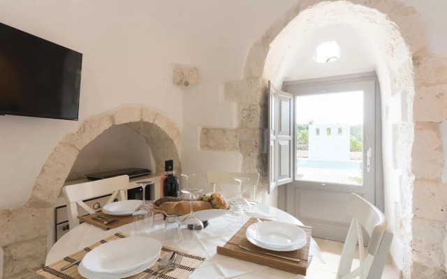 Trullo Eughene a con Piscina
