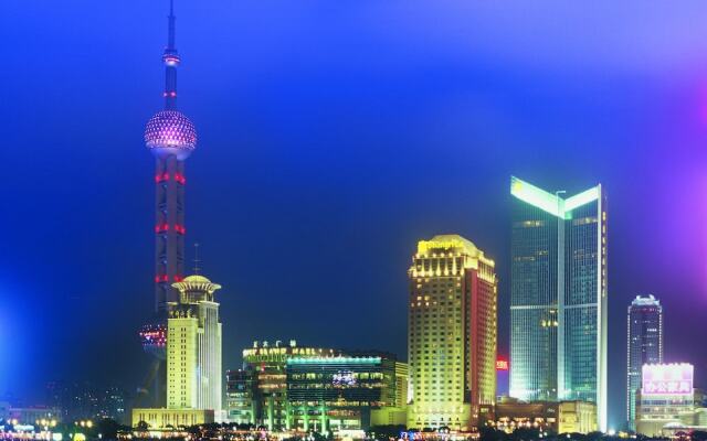 Отель Pudong Shangri-La East Shanghai вид на фасад