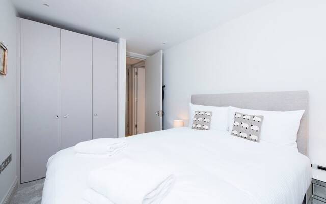 Отель Lovely 2BR flat in West London вид на фасад