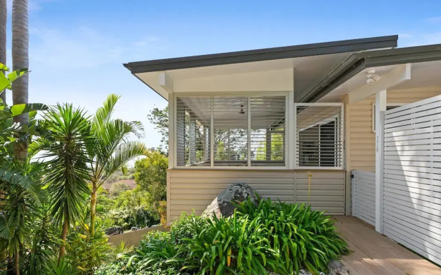 Luxury 2-bed With Ocean Views and Garden