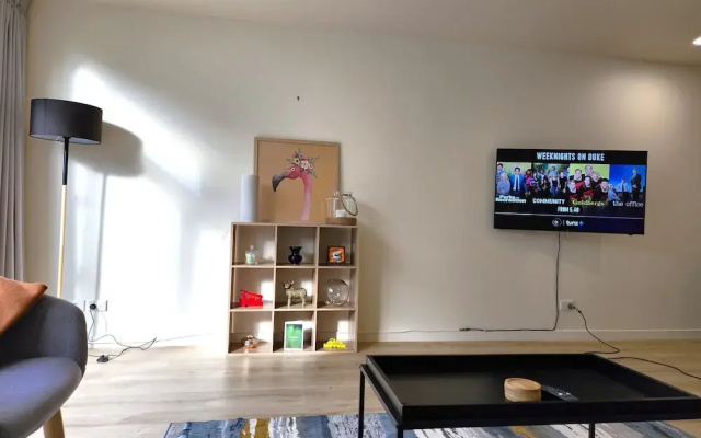 U Suites on Jessie