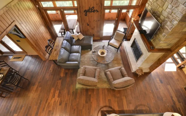 Mossy Brook - 6 Br home by RedAwning