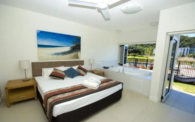 Beachside Magnetic Harbour