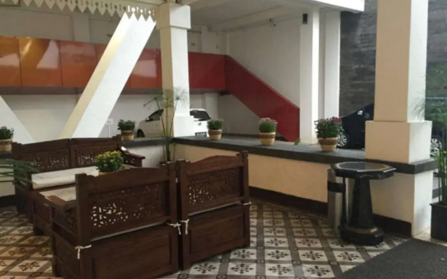 Alimar Hotel