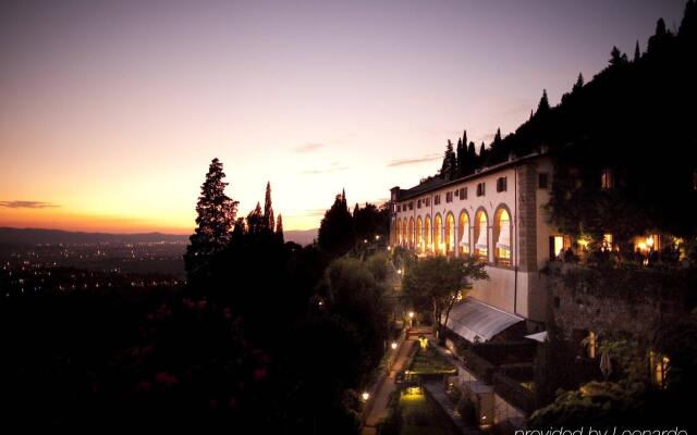 Отель Villa San Michele, A Belmond Hotel, Florence Италия, Фьезоле - 1 отзыв об отеле, цены и фото номеров - забронировать отель Villa San Michele, A Belmond Hotel, Florence онлайн вид на фасад