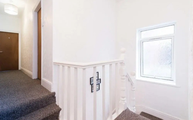 Contractor 4-bed House in Coventry