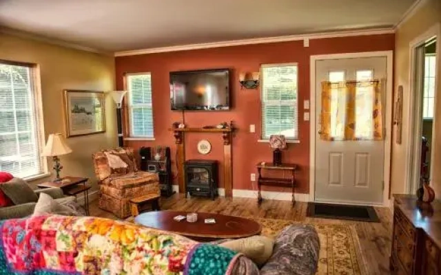 Red Roof Inn Cottage