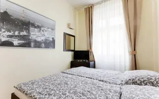 Apartment Halkova 5