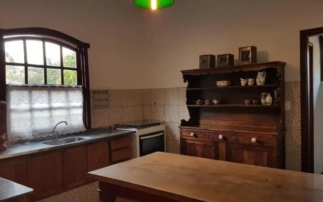 Casinha a 300m da Estação