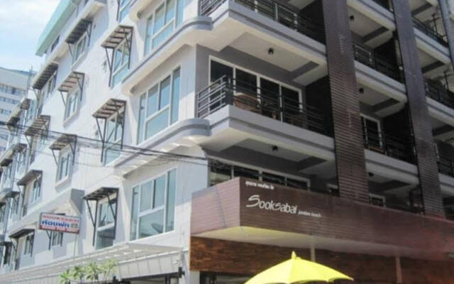 Отель Sooksabai Jomtien Beach Таиланд, Паттайя - отзывы, цены и фото номеров - забронировать отель Sooksabai Jomtien Beach онлайн вид на фасад