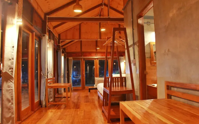 Demoso Lodge - Hostel