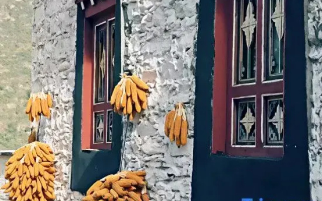 Heisha Zangmi Homestay (Zhonglu Tibetan Village)