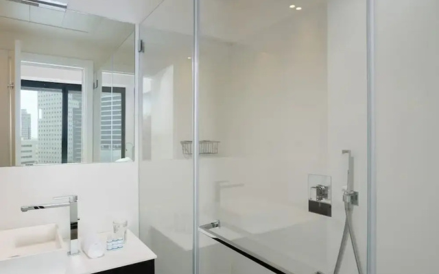 Elegant 3BR in White City by HolyGuest