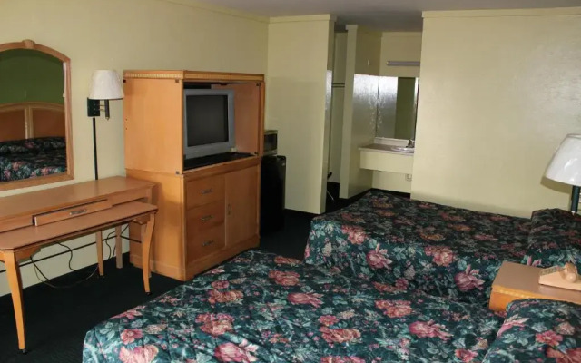 Travelers Inn
