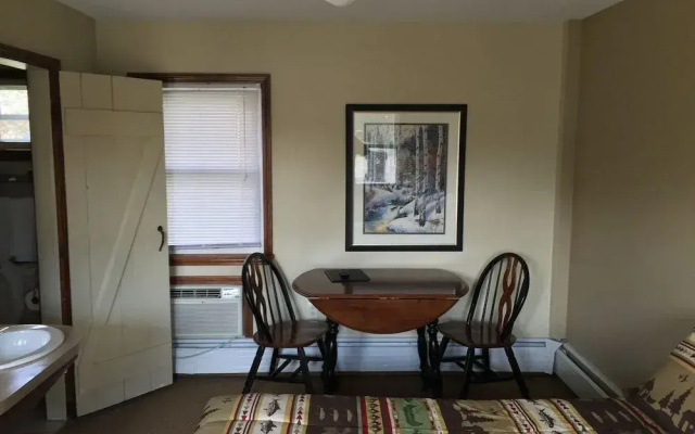 Evergreen Inn