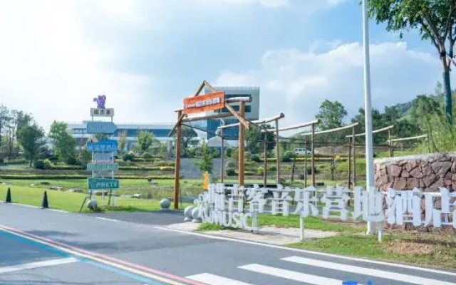 Jishu Miaoji Sunset Hot Spring Resort Hotel