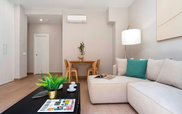 Nice apt With Terrace in Malaga Trinidad Grund B