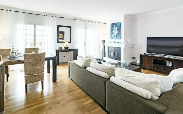 AP149 -Townhouse with pool and roof terrace