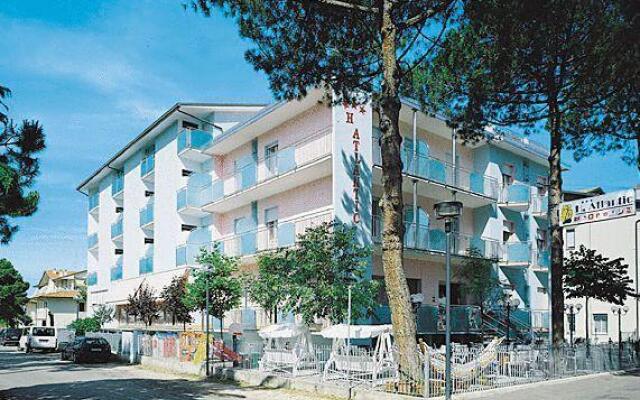 Hotel Atlantic Гаттео-а-Маре вид на фасад