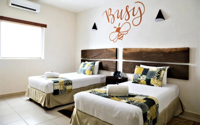 12 Bees Hotel