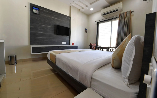 Capital O 4155 Hotel The Sudesh