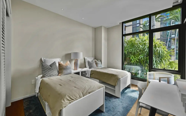 Park Lane 3300 3 Bedroom Apts by RedAwning