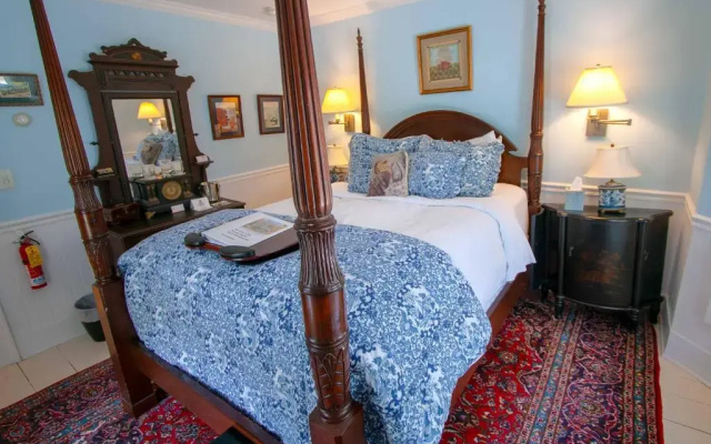 Phineas Swann Inn & Spa