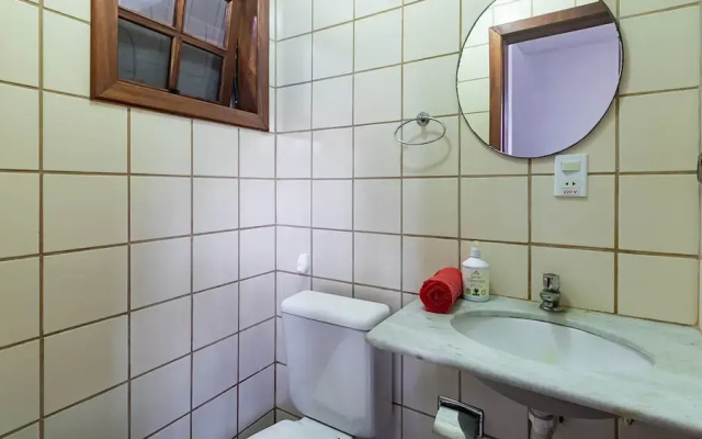 Casa com Piscina a 300m da Praia de Taperapu