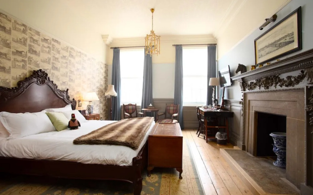 Crown Hotel