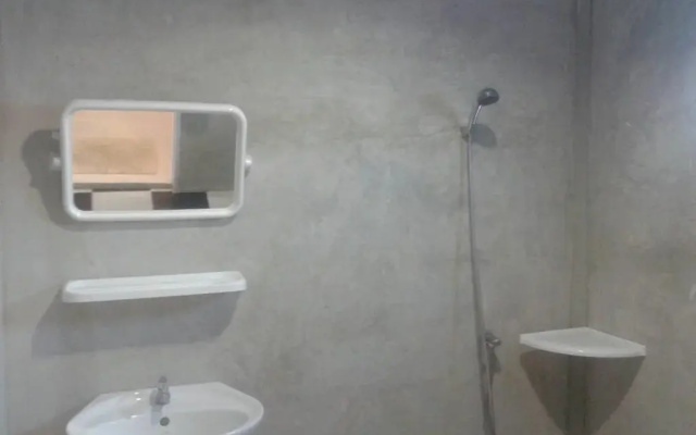 Back-Budget Hostel