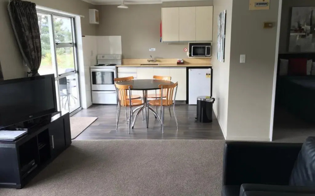 Lakes Edge Holiday Park